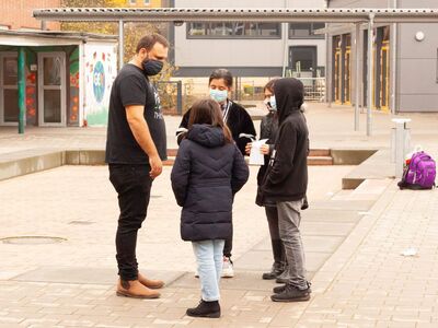 Pause auf dem Schulhof