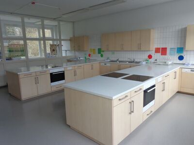Die Schulküche, wo alle Kinder mal Unterricht haben
