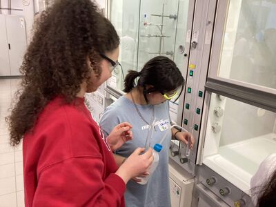 Die Chemie-Kurse der Gesamtschule Höhscheid im Schülerlabor