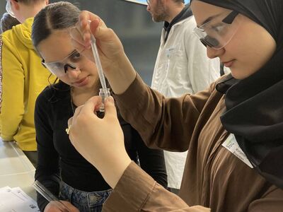 Die Chemie-Kurse der Gesamtschule Höhscheid im Schülerlabor