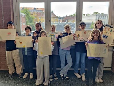 Gesamtschule Höhscheid nimmt an der #IchstehaufAktionstagfürDemokratie teil