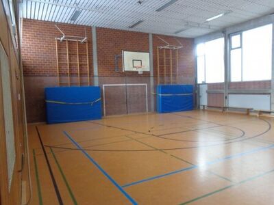 Eine der drei Sporthallen